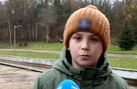 Баща и син спасиха две бедстващи кученца в парка в Добрич