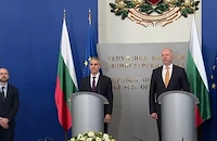 Правителството на Росен Желязков предава властта на служебния кабинет „Гюров”