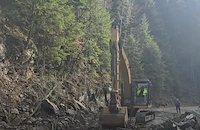 Свлачище блокира пътя Велинград – Сърница