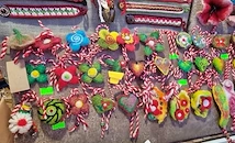 Мартениците от вълна привличат русенците на базара