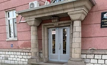 Младеж изпочупи прозорците на съда във Велинград