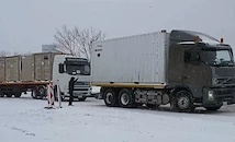 Камион от конвой на американската армия закъса край Дунав мост