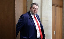 Делян Пеевски взема заплата без да работи