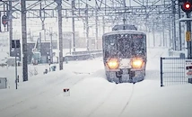 Снежен хаос блокира Румъния и прекъсна тока