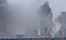 Гори база за авточасти в Русе