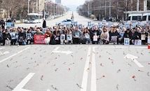 Близки на загинали при катастрофи затвориха Орлов мост