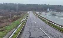 Пускат едната лента по дигата в Николово до два месеца