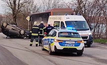 Кола се обърна по таван на булевард „Придунавски“