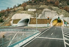 Органите на реда пропускат колите на порции заради риск от