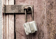 Крадци задигнаха части от казан за ракия и техникаНеизвестни извършители