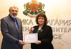 Дуалното обучение донесе знака на областния управител на началника на