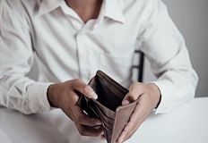 НСИ отчете 1914 евро средно в София докато в Кюстендил