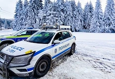 Разследващите проверяват версии за убийство и секта след откриването на