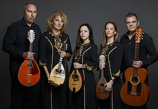 Гласове и мандолини ще звучат в Доходното здание на 19