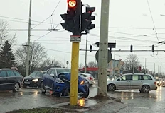 Два автомобила се удариха на булевард Христо Ботев в следобедния