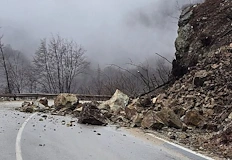 Трафикът се регулира от сигналисти при въведен червен код за