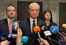 Острата реторика цели да позиционира партията като единствена алтернатива на