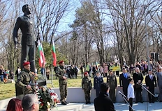 Политици ще държат речи пред монумента който градът чака десетилетияОбластната