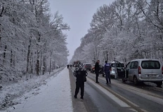 Челен сблъсък между кола и бус край Старо Оряхово затвори