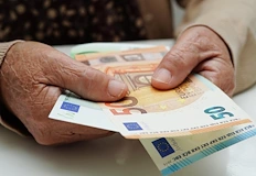 Работещите плащат сметката за закърпването на дефицита в НОИВъпреки предварителните