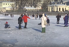 Опасни забавления по реките и каналите в руския градКаналите в