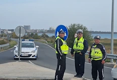 БМВ изхвърли Тойота в нива при необмислената маневраТежка катастрофа с