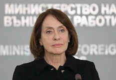 Служебният министър пое дипломацията без своя предшественикНадежда Нейнски пое официално