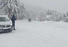 Силен снеговалеж парализира много райони в странатаОбилен снеговалеж и силен