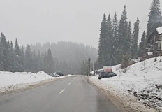 Десетки проходи са затворени за камиони заради снеговалежЗимната обстановка и