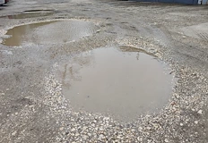 Липсата на контрол върху паркирането в зелени площи превръща града