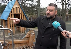 Граждани излязоха на протест пред съда докато експерти изясняват дали