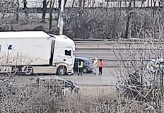 Движението към Дунав мост е затрудненоРумънски тежкотоварен камион и лек