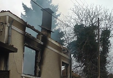 Възрастна жена подпали дъска върху котлон в блок Родина Серия