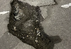 Гледките на Марс бледнеят пред нашите кратери по улицитеДокато общинската