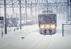 Стотици хиляди румънци бедстват заради липса на превенцияТежка зимна буря