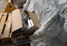 Стоката е открита в метален карго контейнер и микробусПри специализирана