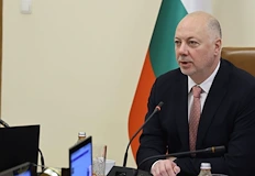 Андрей Гюров реди служебния пъзел под натиска на краткия срок