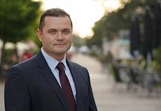 Скандалът с новия паркинг стана повод за поредно политическо напрежениеОбщинските