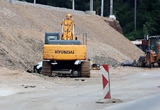 Еднотръбният тунел под връх Шипка остава тясно гърло за тежката