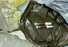 Полицията във Ветово започна разследване за притежание на синтетичен канабисПолицаи