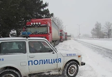 Инцидентът е станал край великотърновското село Ново селоСнегопочистваща машина и