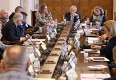 Образователната комисия разглежда промени които драстично увеличават бюрокрацията в училищатаДнес