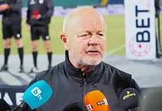 Пер Матиас Хьогмо отпразнува първи трофей след трудна победа над