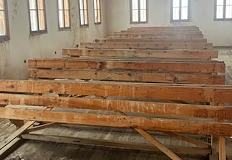 Писателят сравни 10 500 училища през 1942 година с едва