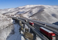 Пътните трасета се обработват но прогнозите са за поледици и