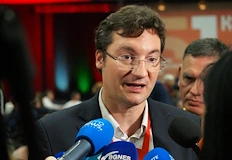 Новият лидер търси еманципация но реабилитира ветерани като Сергей СтанишевНовият