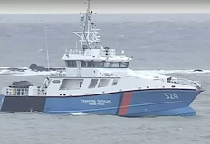 Местните жители обхождат брега докато въпросите за координацията на институциите