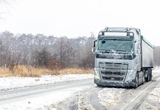 Движението е ограничено за автомобили над 12 тона и в