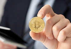 Финансовите гиганти блокират приходите от стейбълкойниПазарът на цифрови активи е