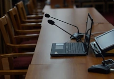 Извънредна сесия решава бъдещето на проекти за милиони евроПостоянните комисии